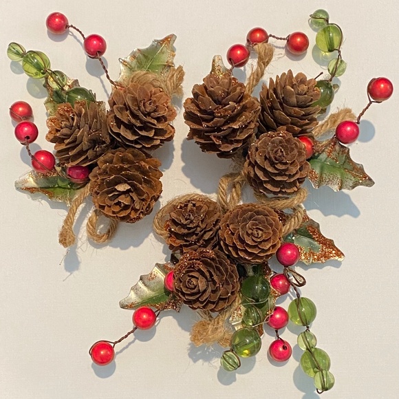๐ด Pinecones, Holly & Glass Beads ๐ Christmas Ornaments Pieces to Make 14 Craft - Picture 2 of 10